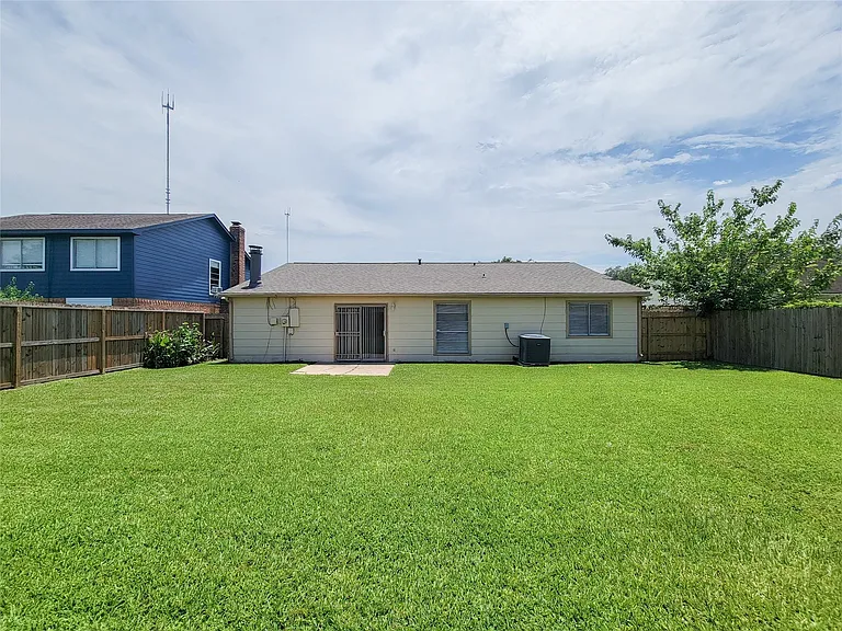 8530 Quail Burg Ln — Photo 33