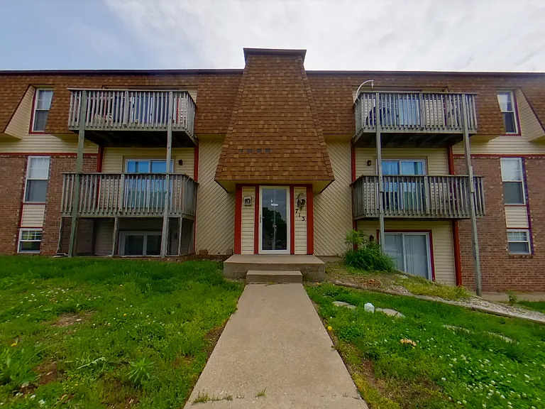 713 Dondee Dr — Photo 2