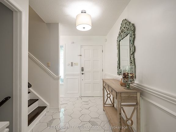 3rd image of 2431 Basswood Cres