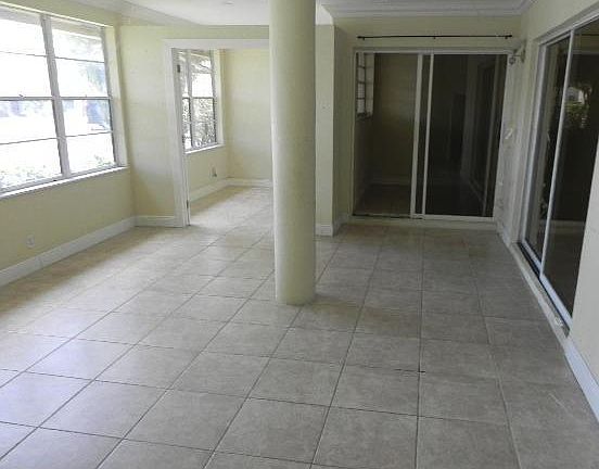 4th image of 301 NW 36th Ave