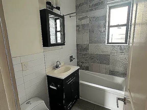 5th image of 741 Lexington Ave #21