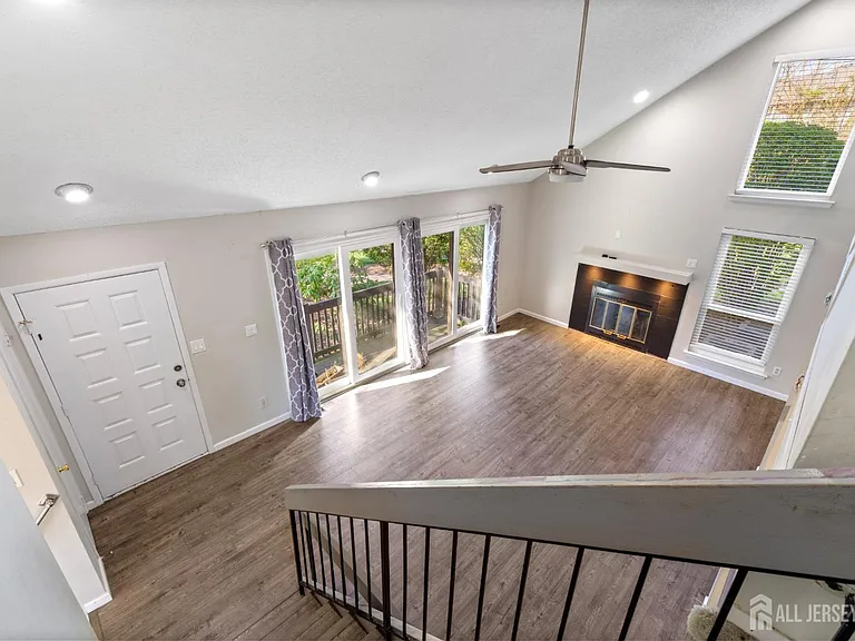 496 Westgate Dr — Photo 24