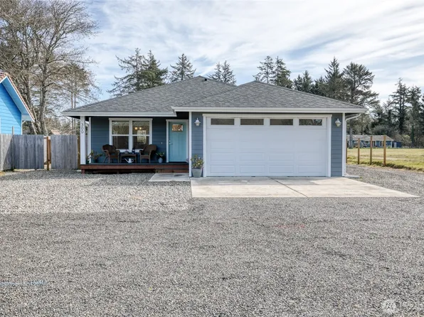 300 Octopus Avenue NE, Ocean Shores, WA 98569