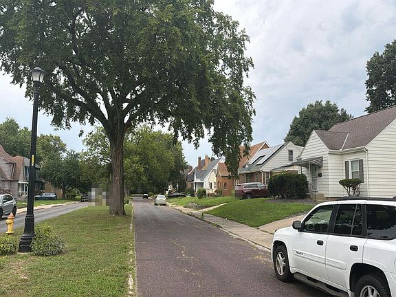 5th image of 804 W Meadows Pl