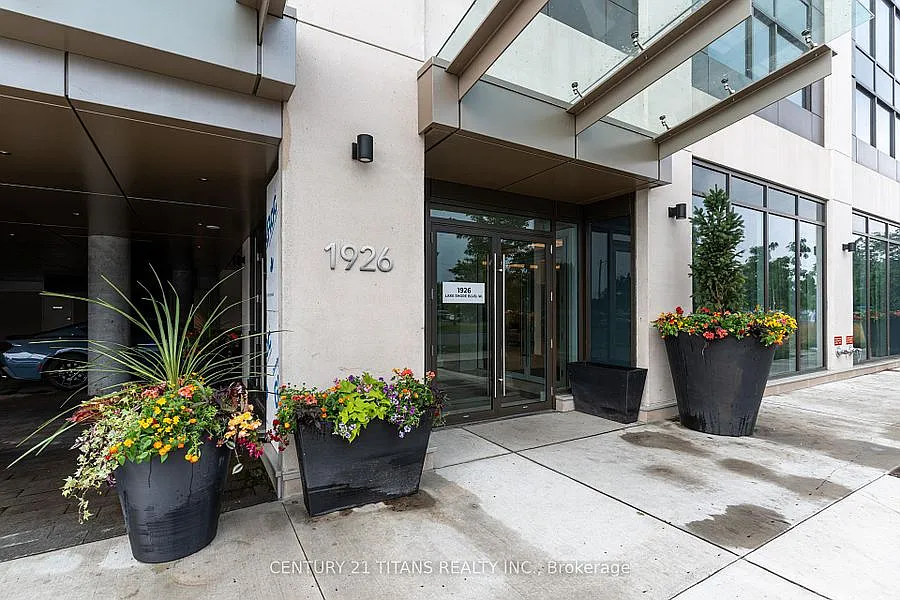 1926 Lakeshore (Mirabella Residence) — Photo 2