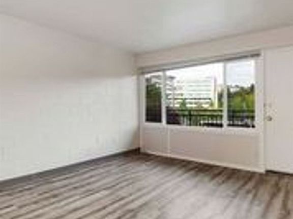 3rd image of 3821 NE 45th St #9974564