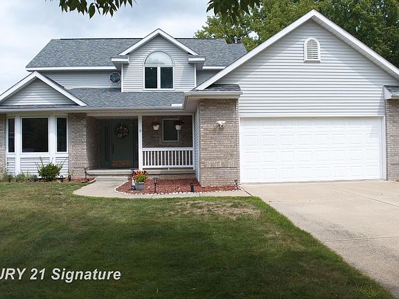 2nd image of 301 E Chapel Ln