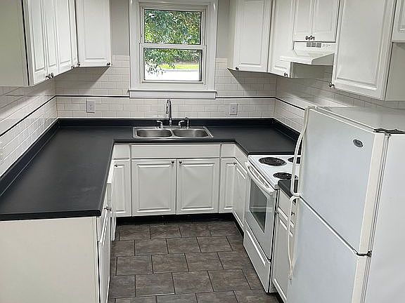 5th image of 410 Lloyd St
