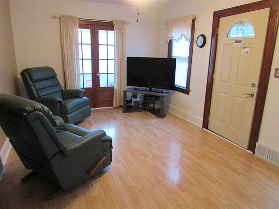 3rd image of 416 Burrwood Ave