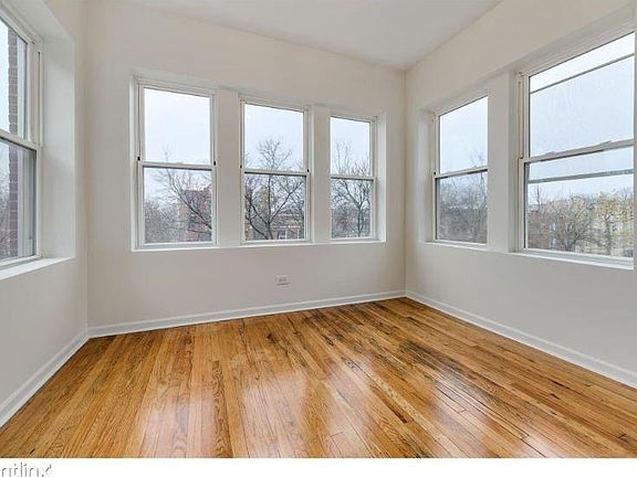 5th image of 112 S Austin Blvd #3