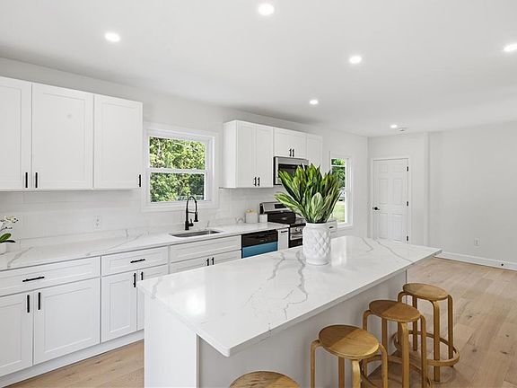5th image of 42 Park Pl