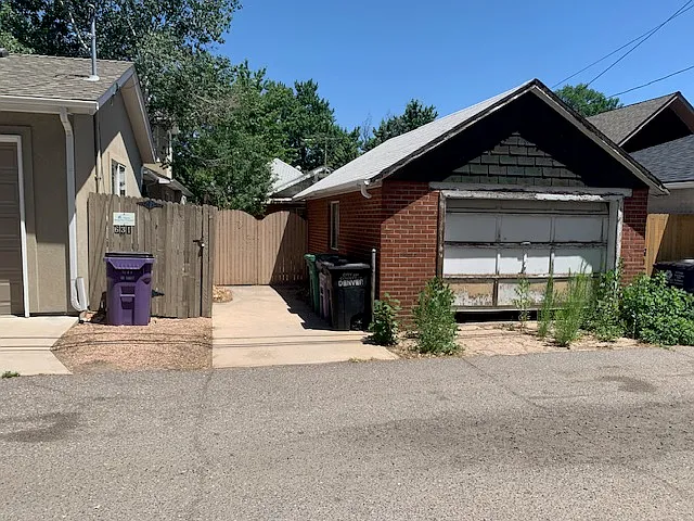 639 S Clarkson St — Photo 10