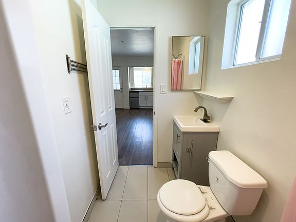 5th image of 1213 Dewey Ave Unit 1/2