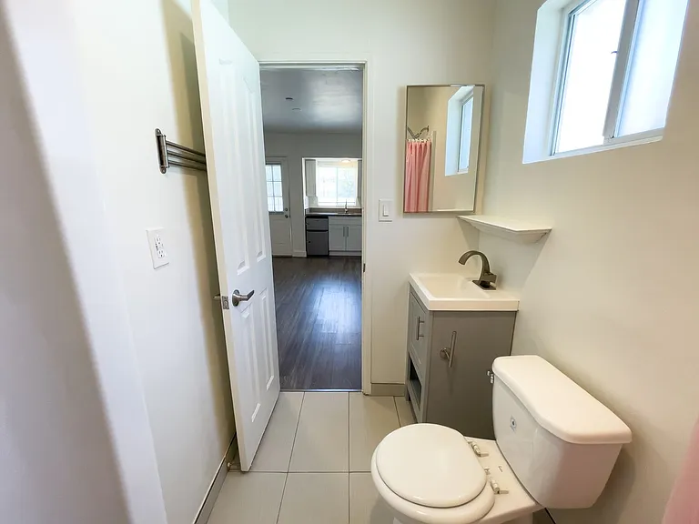 1213 Dewey Ave — Photo 5