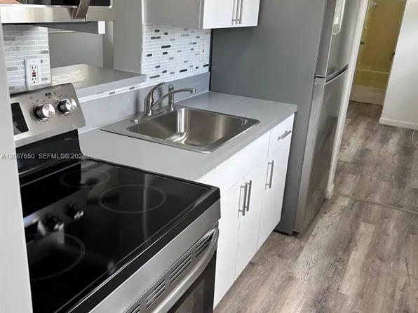 16911 NE 21st Ave APT 8, North Miami Beach, FL 33162
