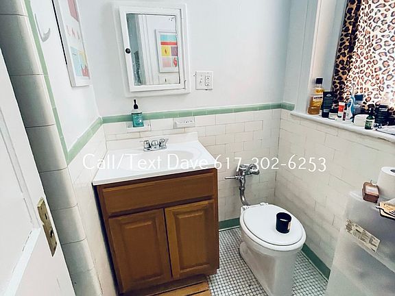 3rd image of 127 Sutherland Rd APT J