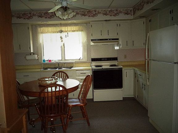 5th image of 718 N Main St