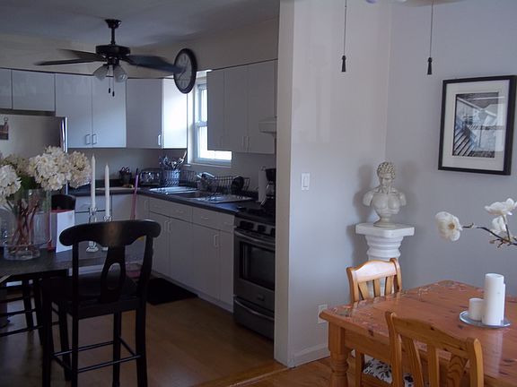 2nd image of 517 B Broadway