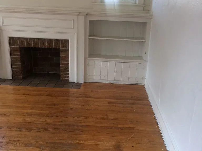 2528 N Maryland Ave — Photo 5