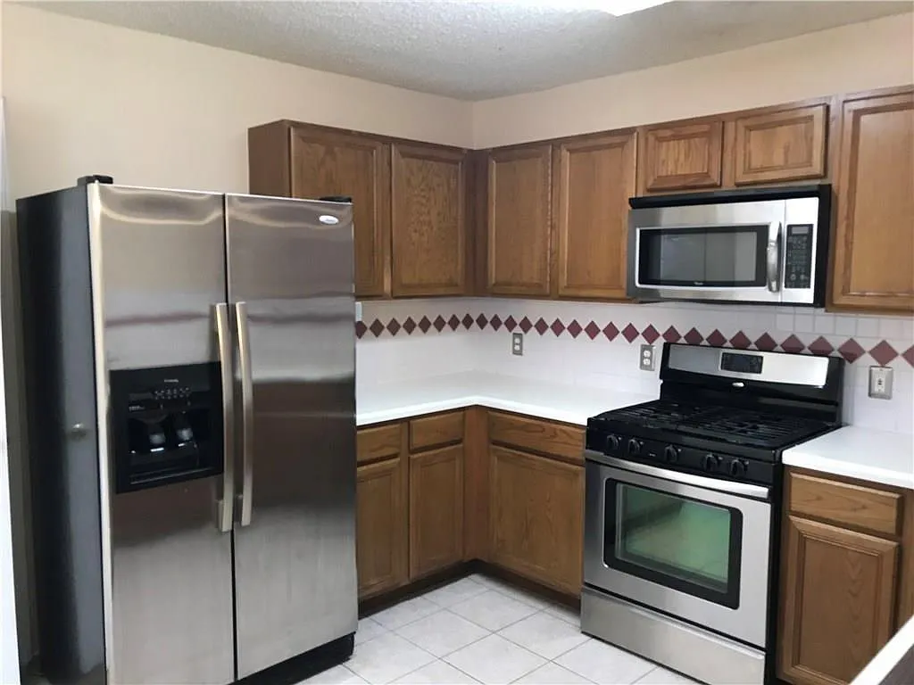 3 bed, 2.0 bath, 1402 sqft, $1,900 — Photo 3