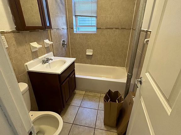 4th image of 42 W 26th St #8