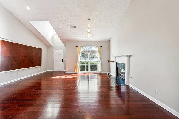 4 bed, 1792 sqft, $2,300 — Photo 4