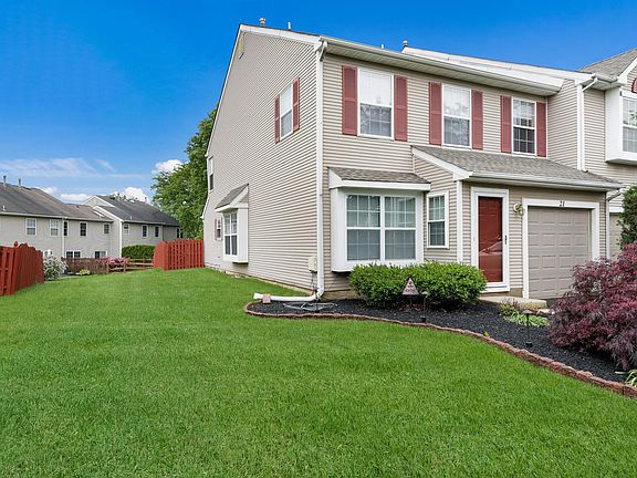 3rd image of 21 Ebony Ct