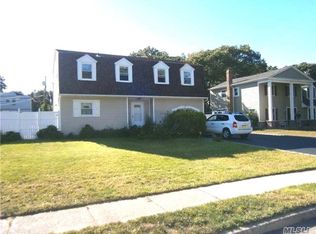 162 Cirrus Rd, Holbrook, NY 11741