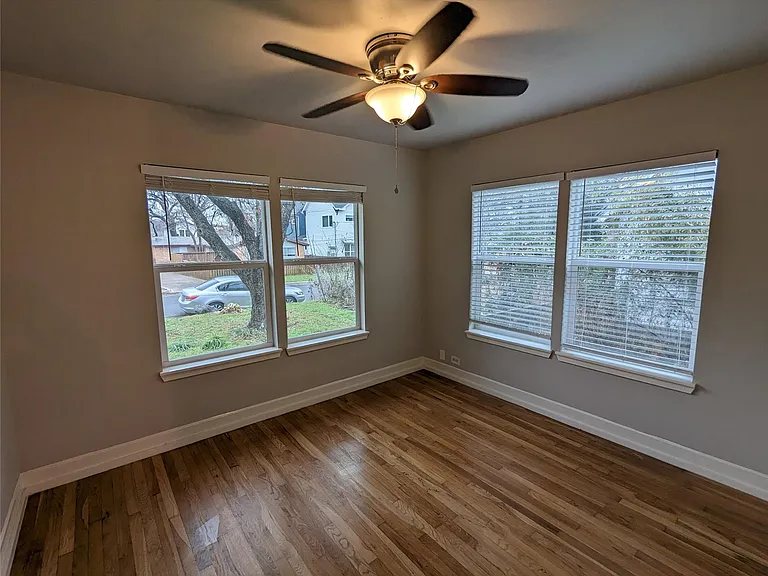 4526 Avenue H — Photo 19