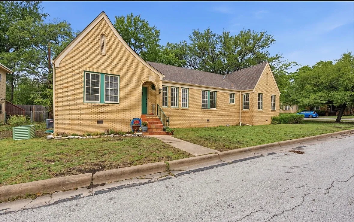 2 bed, 900 sqft, $2,700 — Photo 1