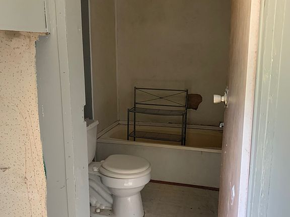 4th image of 1850 Covington Ln NE