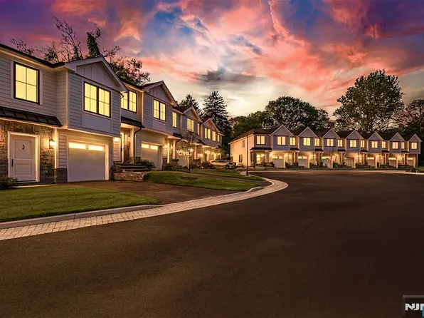 9 Fey Pl, Oradell, NJ 07649