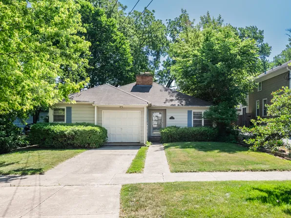125 N Hager Ave, Barrington, IL 60010