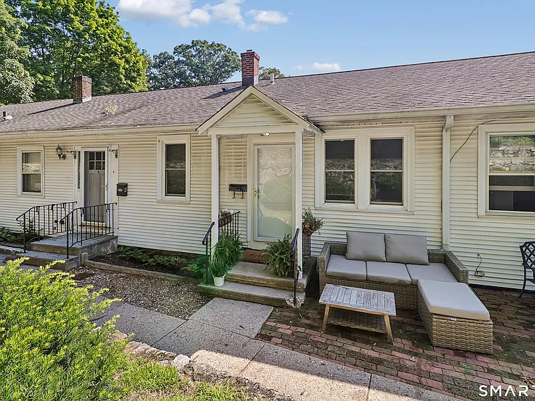 12 Husted Ln #3 — Photo 1