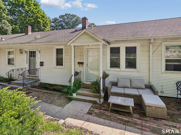 12 Husted Ln APT 3, New Canaan, CT 06840