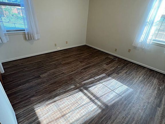 4th image of 715 Lincoln Hill Cir