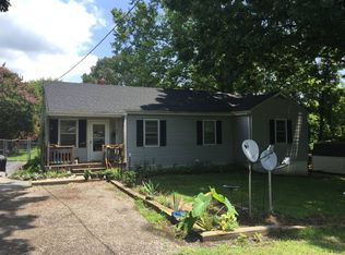 409 E Pennsylvania Ave, Crewe, VA 23930