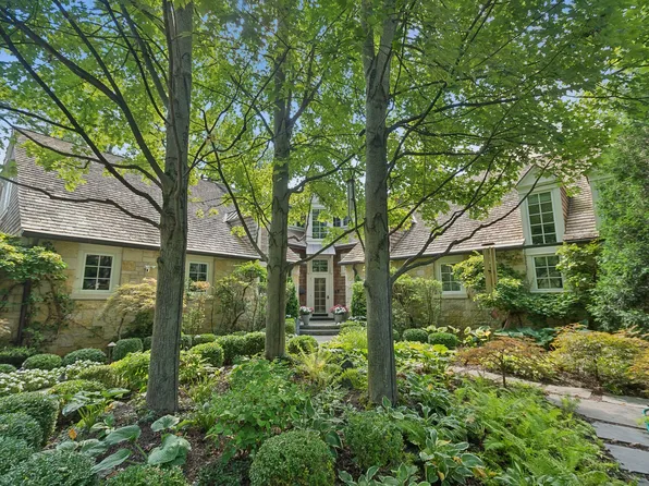 608 Stonegate Ter, Glencoe, IL 60022