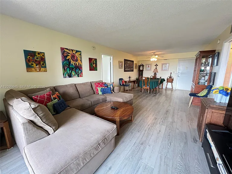 1400 Saint Charles Pl #701 — Photo 2