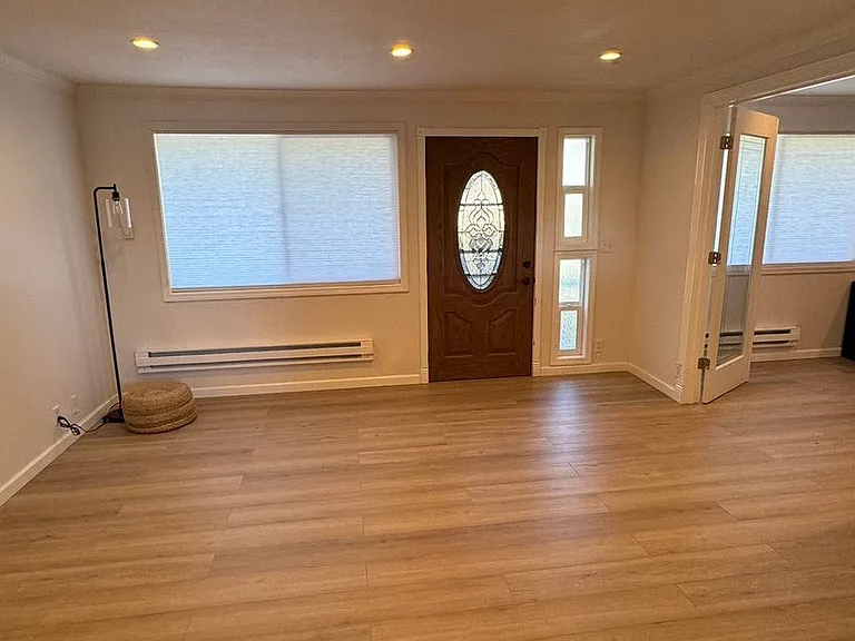 1901 Harrington Cir NE — Photo 5
