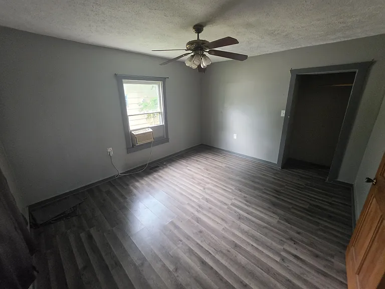 2075 N Grace Ave — Photo 11