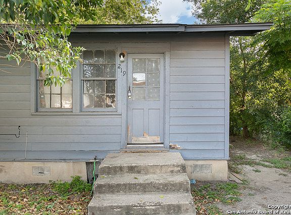 5th image of 219 Lucas St