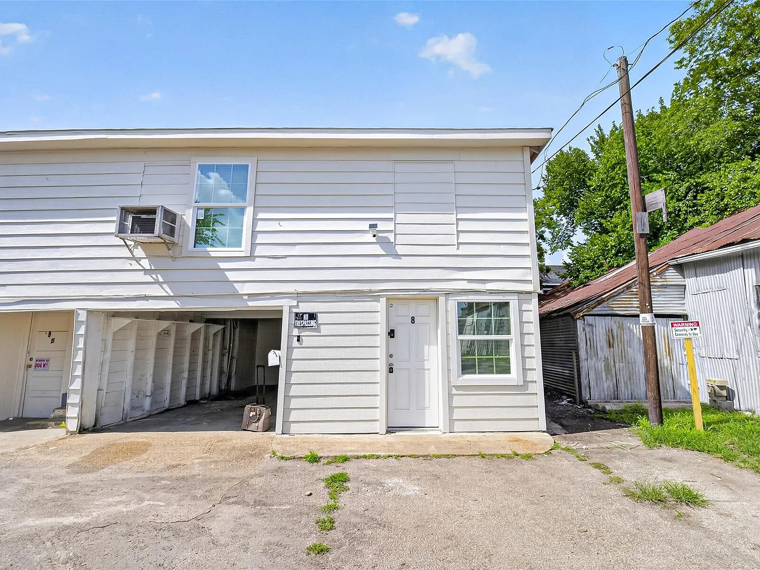 1 bed, 1.0 bath, 275 sqft, $599 — Photo 1
