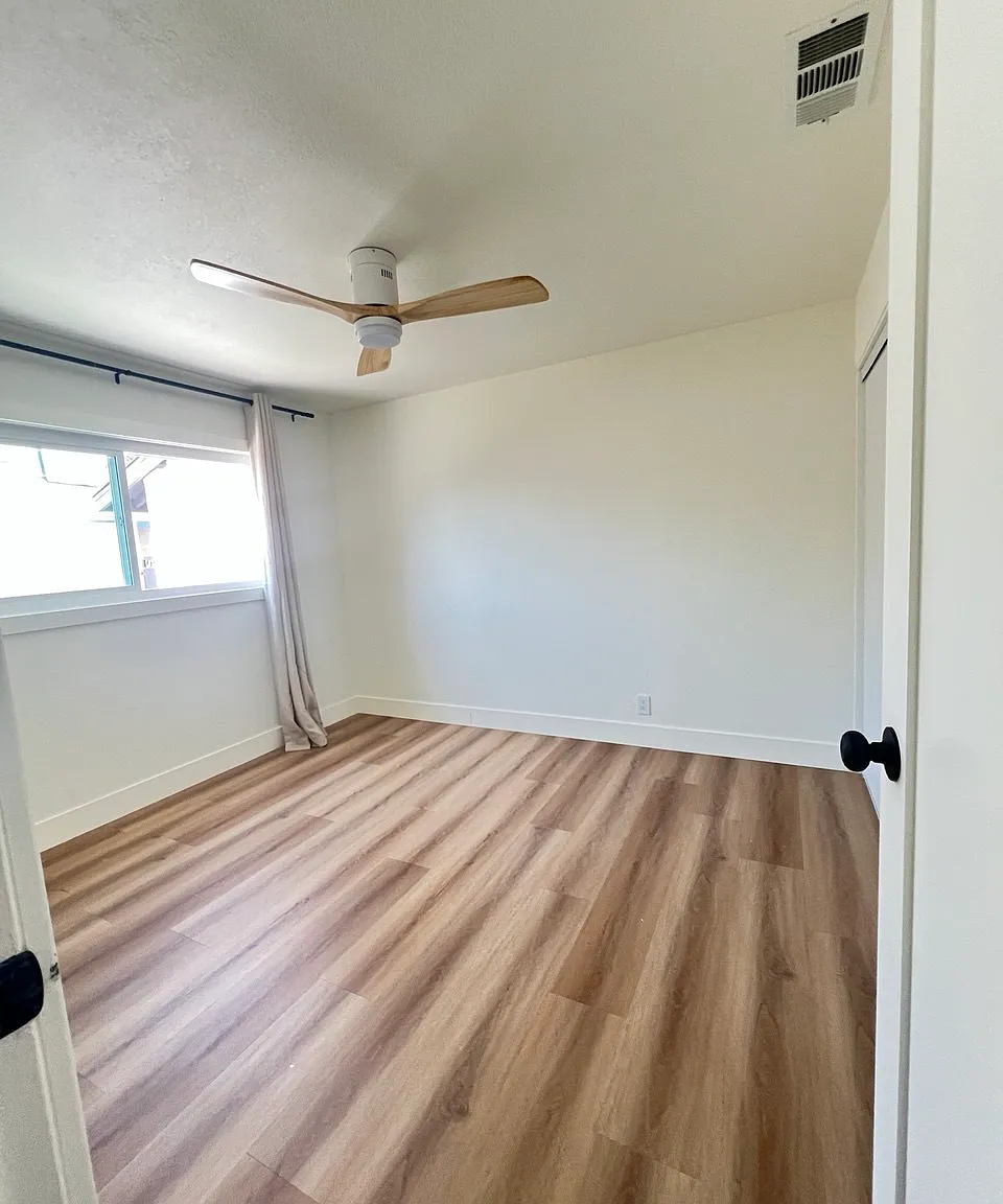 Columbia Ln, Huntington Beach — Photo 4