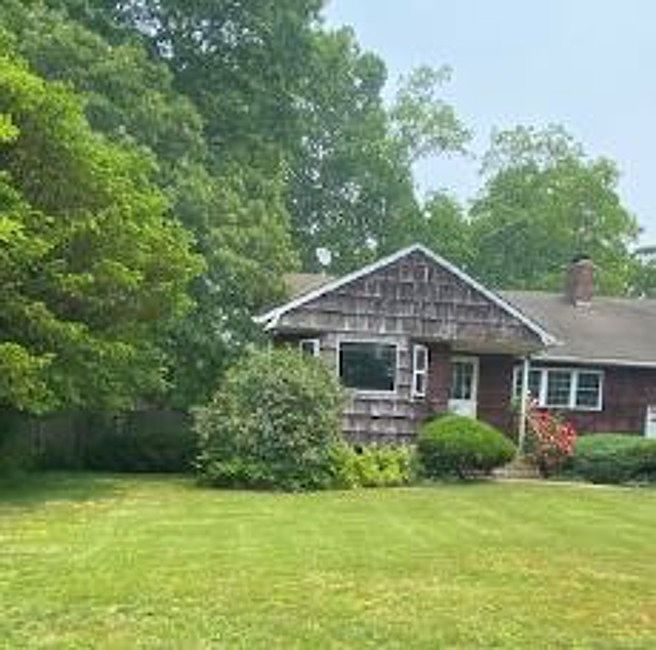 2nd image of 103 Daisy Dr