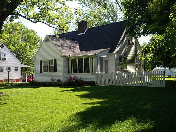 2nd image of 936 Madison St