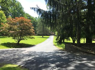 33 Rock Rd E, Green Brook, NJ 08812