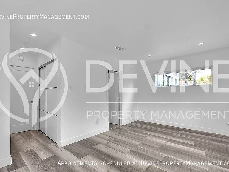 3026 Greenfield Ave — Photo 20