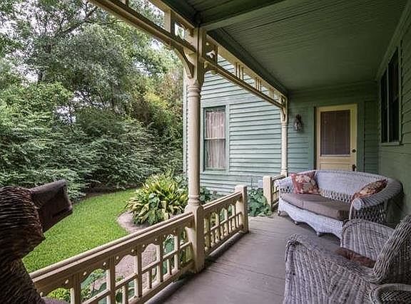 4th image of 205 College St