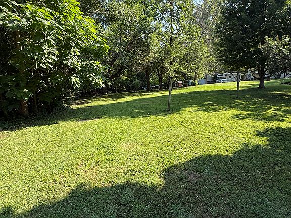 2nd image of 606 Maple St